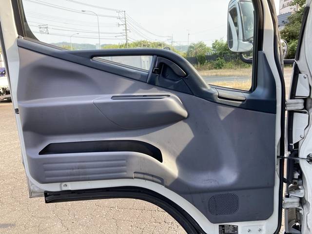 三菱ふそうキャンターアルミバン小型（2t・3t）[写真28]