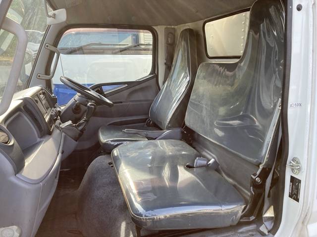 三菱ふそうキャンターアルミバン小型（2t・3t）[写真31]