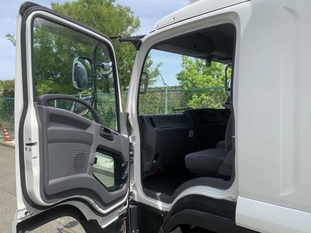 いすゞフォワードアルミウイング中型（4t）[写真10]