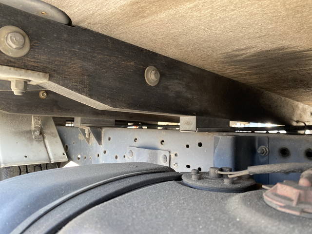 いすゞエルフ幌ウイング小型（2t・3t）[写真21]