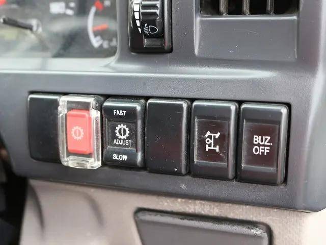 いすゞエルフクレーン4段小型（2t・3t）[写真32]