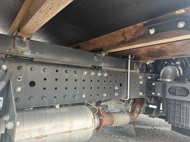 三菱ふそうキャンター平ボディ小型（2t・3t）[写真12]