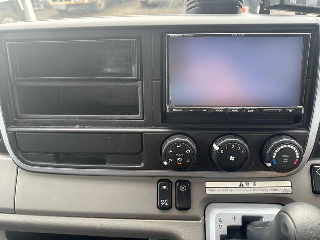 三菱ふそうキャンター平ボディ小型（2t・3t）[写真20]