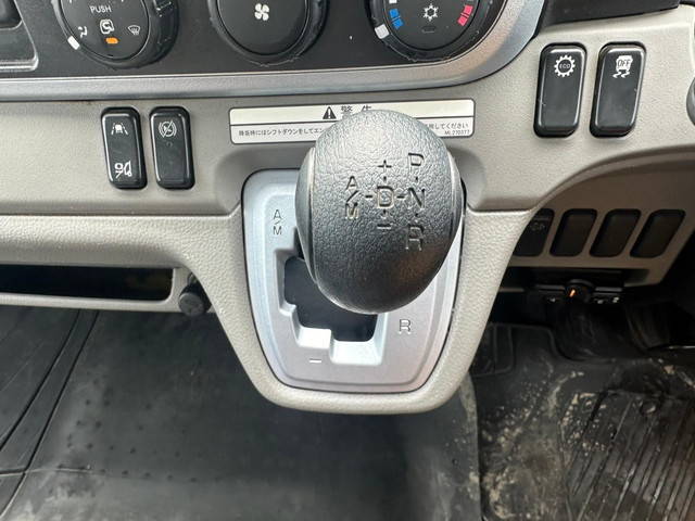 三菱ふそうキャンター平ボディ小型（2t・3t）[写真24]