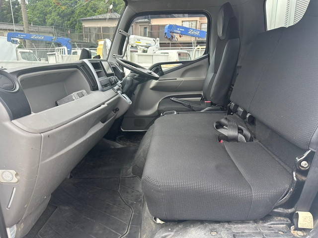 三菱ふそうキャンター平ボディ小型（2t・3t）[写真25]