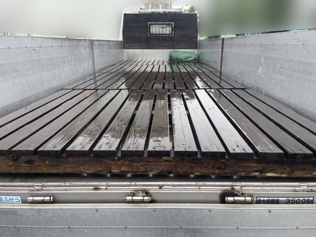 三菱ふそうファイターアルミブロック中型（4t）[写真06]