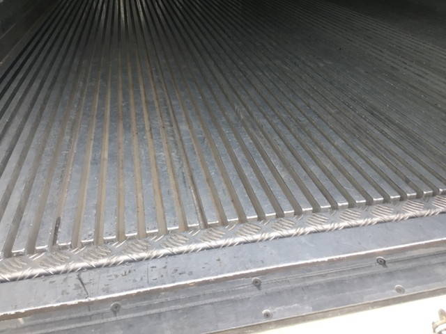 日野レンジャー冷凍車（冷蔵車）中型（4t）[写真09]