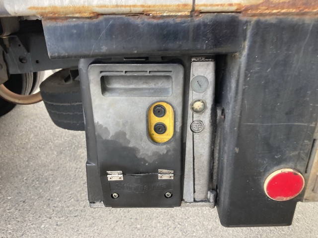 いすゞエルフ平ボディ小型（2t・3t）[写真14]