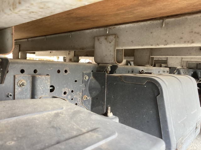 いすゞエルフ平ボディ小型（2t・3t）[写真15]