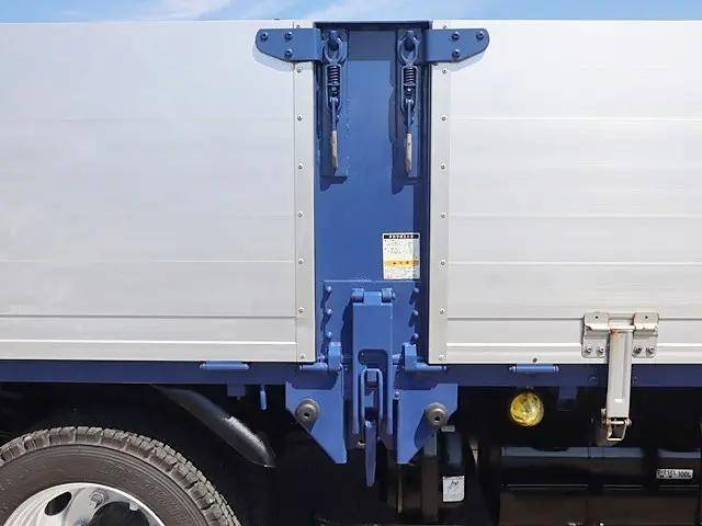 三菱ふそうキャンターアルミブロック小型（2t・3t）[写真10]