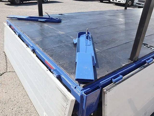 三菱ふそうキャンターアルミブロック小型（2t・3t）[写真13]