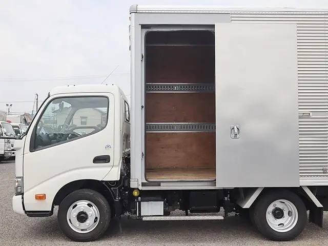 トヨタトヨエースアルミバン小型（2t・3t）[写真09]