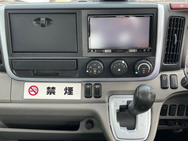 三菱ふそうキャンター平ボディ小型（2t・3t）[写真12]