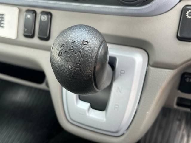 三菱ふそうキャンター平ボディ小型（2t・3t）[写真13]