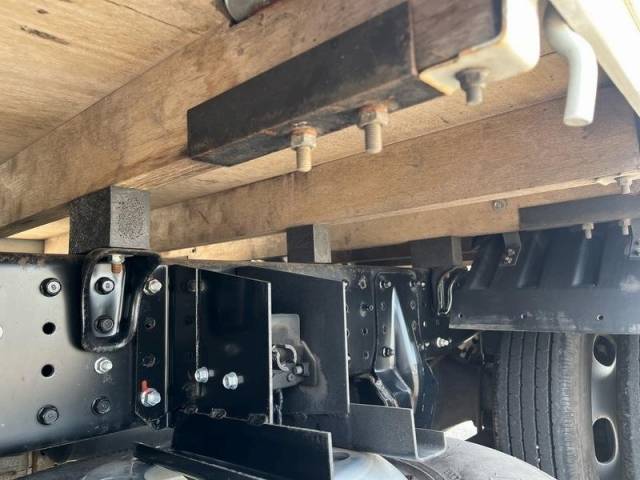 三菱ふそうキャンター平ボディ小型（2t・3t）[写真18]