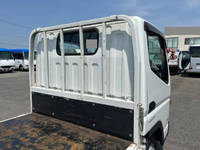 三菱ふそうキャンター平ボディ小型（2t・3t）[写真08]