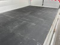 三菱ふそうアトラス幌ウイング小型（2t・3t）[写真12]