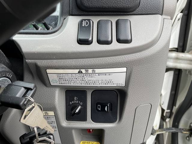 三菱ふそうアトラス幌ウイング小型（2t・3t）[写真29]