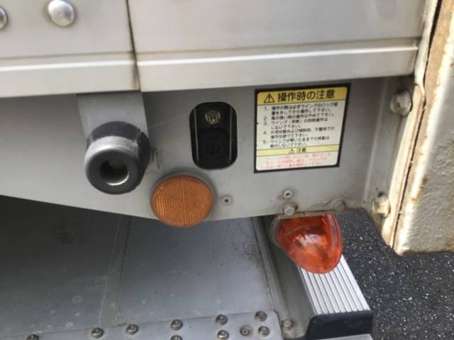 いすゞフォワードアルミウイング中型（4t）[写真13]