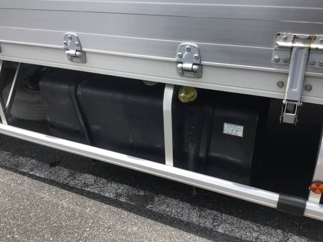 いすゞフォワードアルミウイング中型（4t）[写真16]