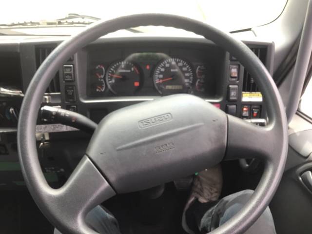 いすゞフォワードアルミウイング中型（4t）[写真32]