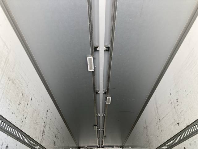 三菱ふそうスーパーグレートアルミウイング大型（10t）[写真12]