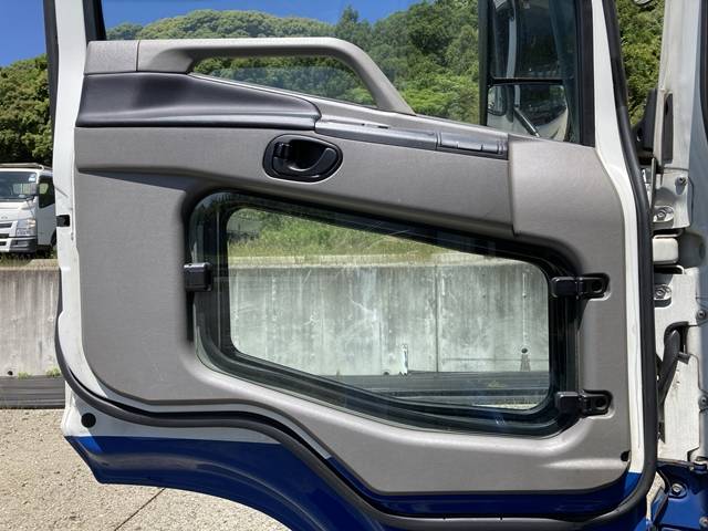 三菱ふそうスーパーグレートアルミウイング大型（10t）[写真28]