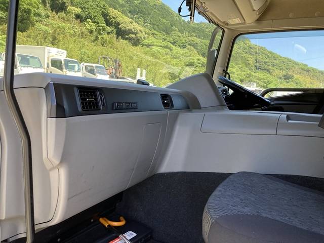 三菱ふそうスーパーグレートアルミウイング大型（10t）[写真30]