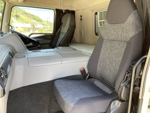 三菱ふそうスーパーグレートアルミウイング大型（10t）[写真31]