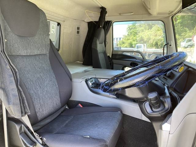 三菱ふそうスーパーグレートアルミウイング大型（10t）[写真32]