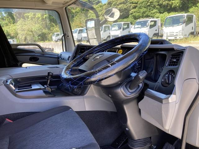 三菱ふそうスーパーグレートアルミウイング大型（10t）[写真33]