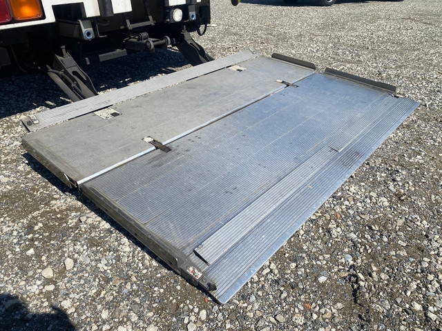 いすゞフォワードアルミウイング中型（4t）[写真30]