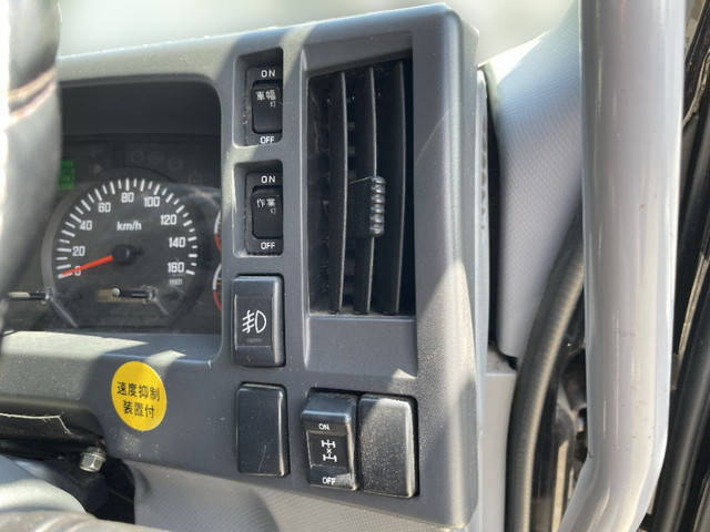 いすゞフォワードクレーン5段増トン（6t・8t）[写真37]