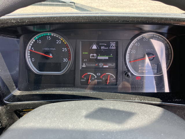 いすゞギガアルミウイング大型（10t）[写真11]