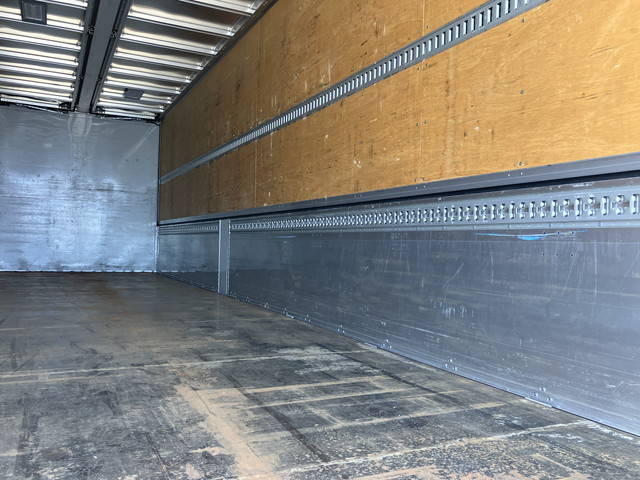 いすゞギガアルミウイング大型（10t）[写真35]