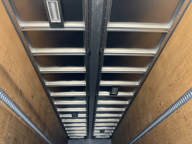 いすゞギガアルミウイング大型（10t）[写真38]