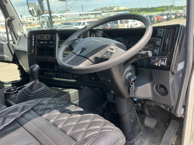 いすゞギガアルミウイング大型（10t）[写真05]