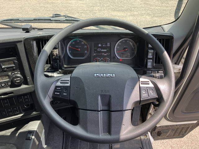 いすゞギガアルミウイング大型（10t）[写真09]