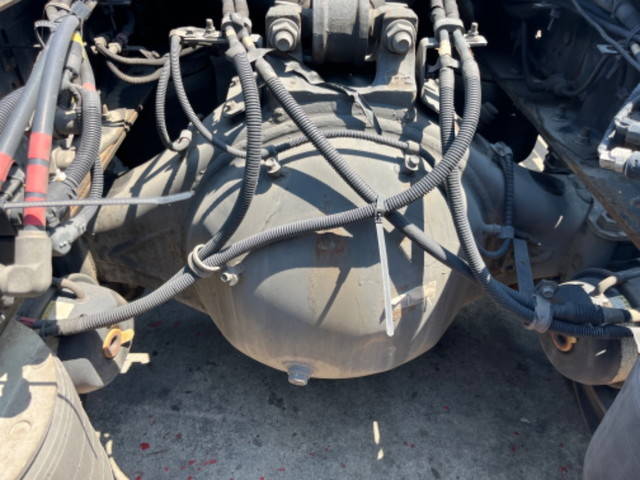 いすゞギガトレーラーヘッド（トラクターヘッド）大型（10t）[写真19]