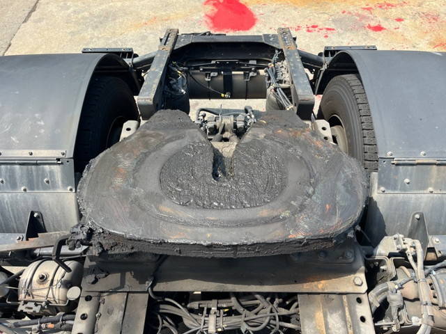 いすゞギガトレーラーヘッド（トラクターヘッド）大型（10t）[写真09]