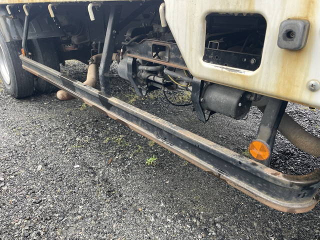 UDトラックスコンドル平ボディ中型（4t）[写真14]