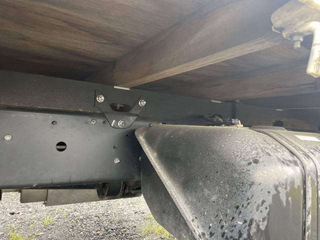 UDトラックスコンドル平ボディ中型（4t）[写真17]