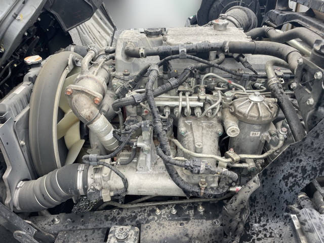 UDトラックスコンドル平ボディ中型（4t）[写真21]