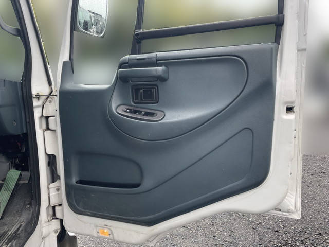 UDトラックスコンドル平ボディ中型（4t）[写真25]