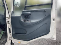 UDトラックスコンドル平ボディ中型（4t）[写真25]