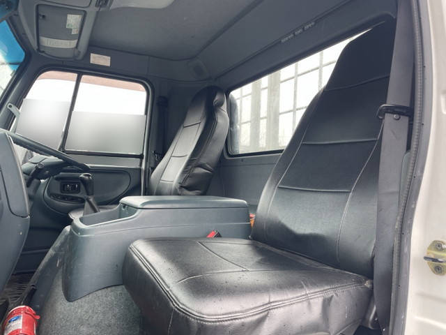 UDトラックスコンドル平ボディ中型（4t）[写真26]