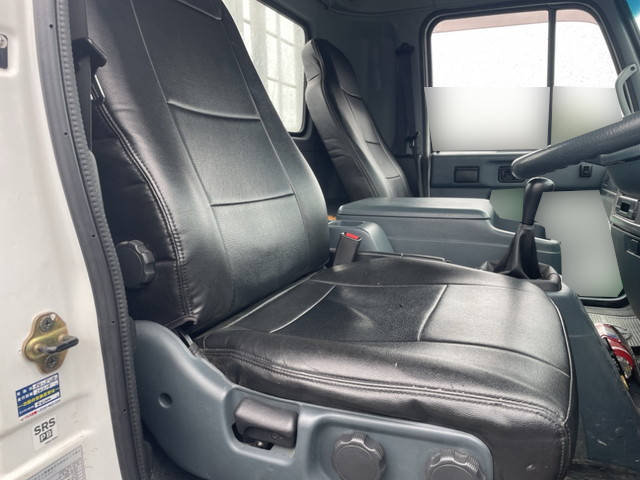 UDトラックスコンドル平ボディ中型（4t）[写真27]