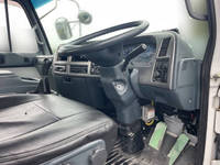 UDトラックスコンドル平ボディ中型（4t）[写真29]