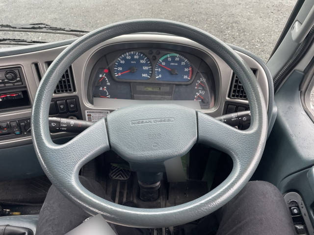 UDトラックスコンドル平ボディ中型（4t）[写真31]