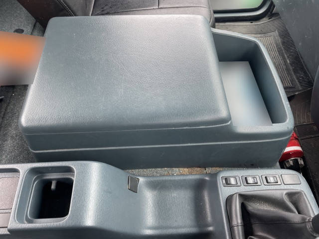 UDトラックスコンドル平ボディ中型（4t）[写真33]